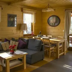 Ile kosztuje ubezpieczenie domu drewnianego? Sprawdź, co wpływa na cenę