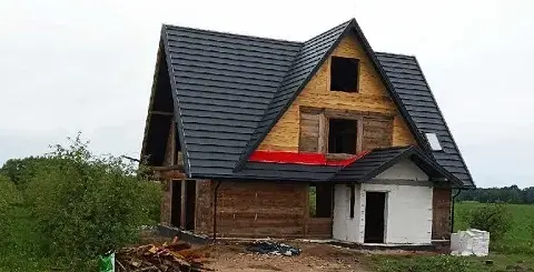 Jak przenieść dom drewniany? Kluczowe kroki i ukryte koszty