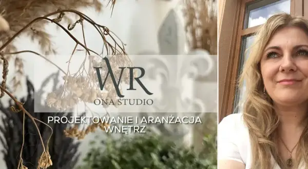 Portret kobiety z bukietem suszonych traw i logo "WR ONA STUDIO".