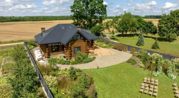Ile kosztuje dom z bali pod klucz? Zaskakujące ceny i koszty budowy